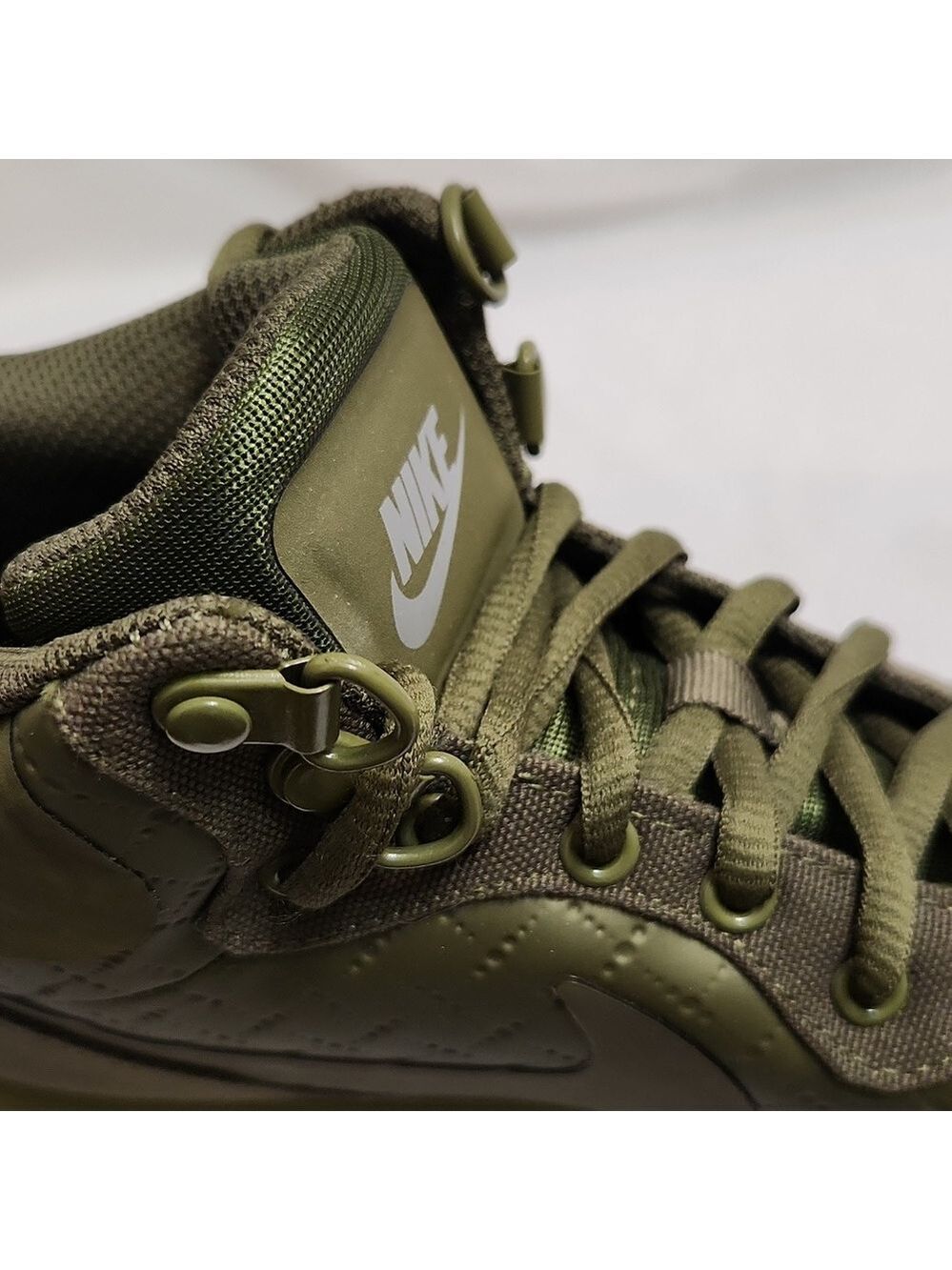 Nike MD Runner 2 Mid Premium High-Top Green Training Sneakers  (W Size 8.5) - Picture 12 of 13